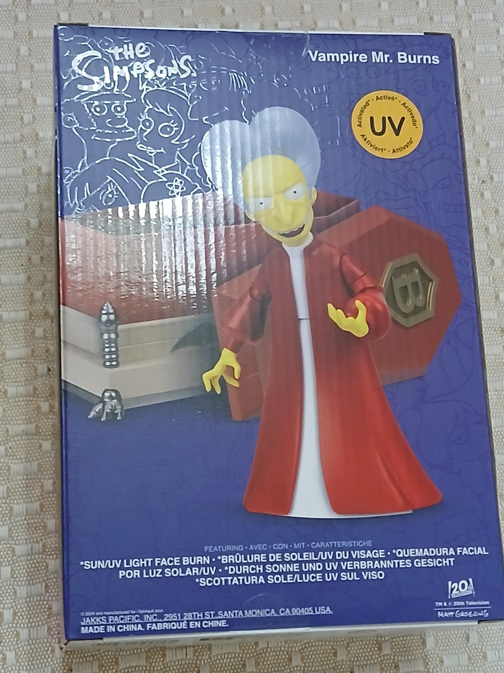 The Simspons - Deluxe Vampire Mr Burns Action Figure In Coffin. New NIB - Picture 7 of 10